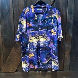 Hawaiian button down lightweight short sleeve top